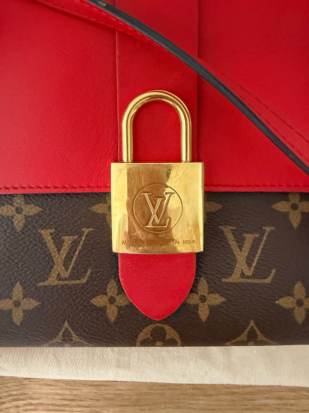 Louis Vuitton- Sac locky BB