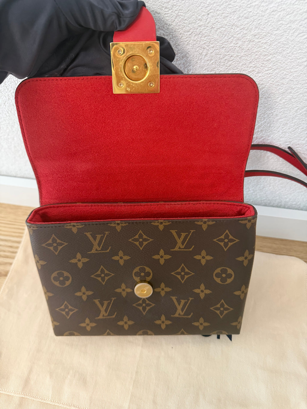 Louis Vuitton- Sac locky BB