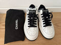 Chanel -Baskets blanches et noires