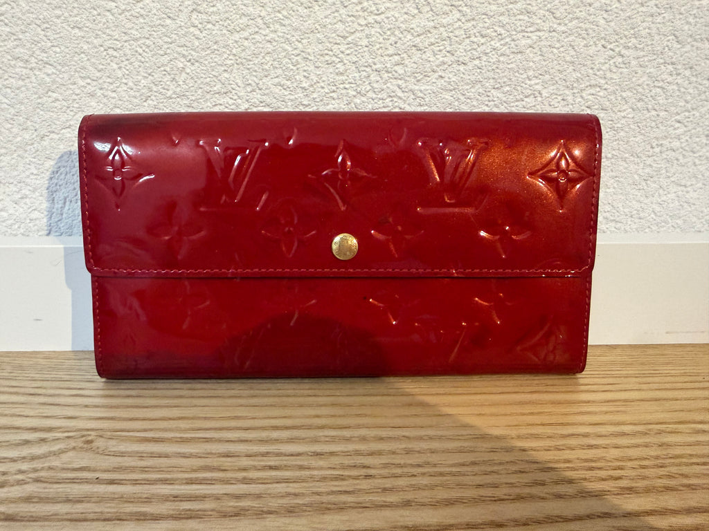 Portefeuille Louis Vuitton en cuir verni Monogram rouge