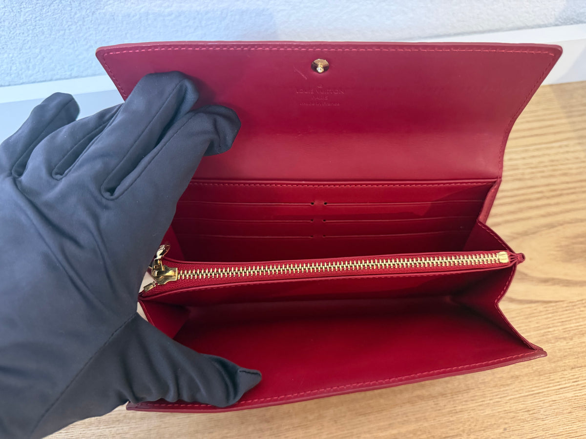Portefeuille Louis Vuitton en cuir verni Monogram rouge