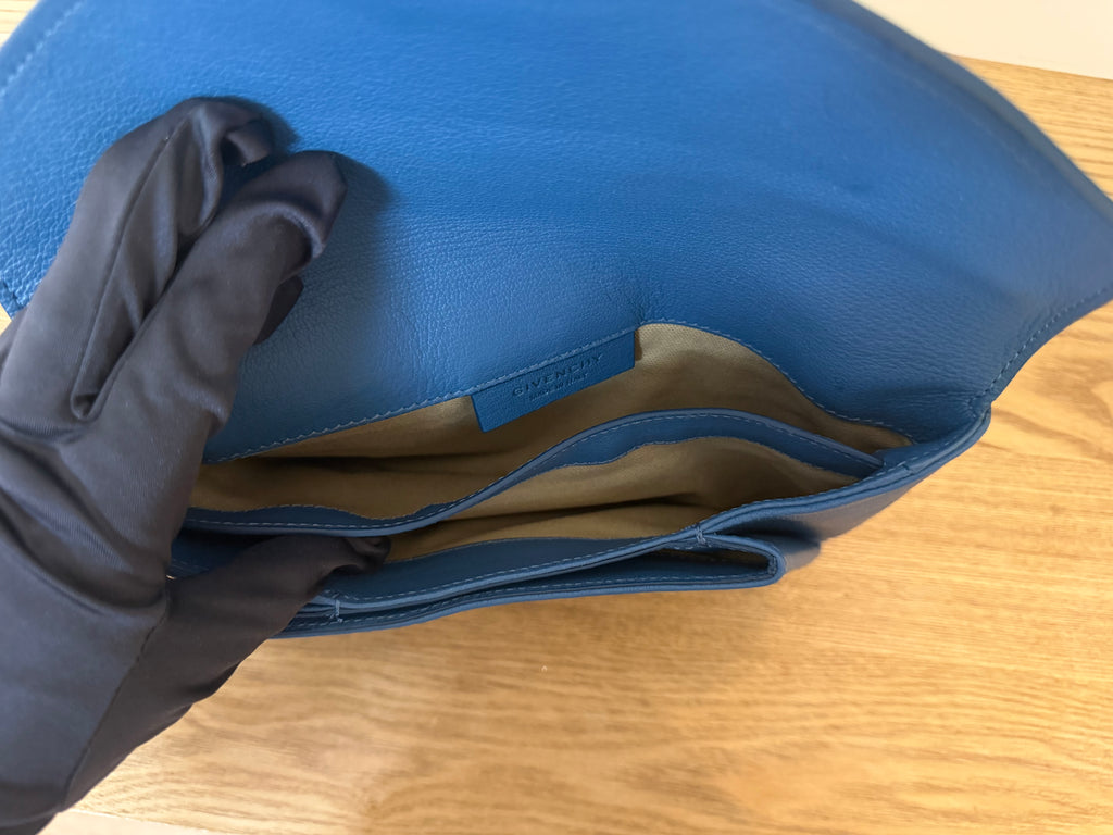 Pochette Givenchy en cuir grainé bleu