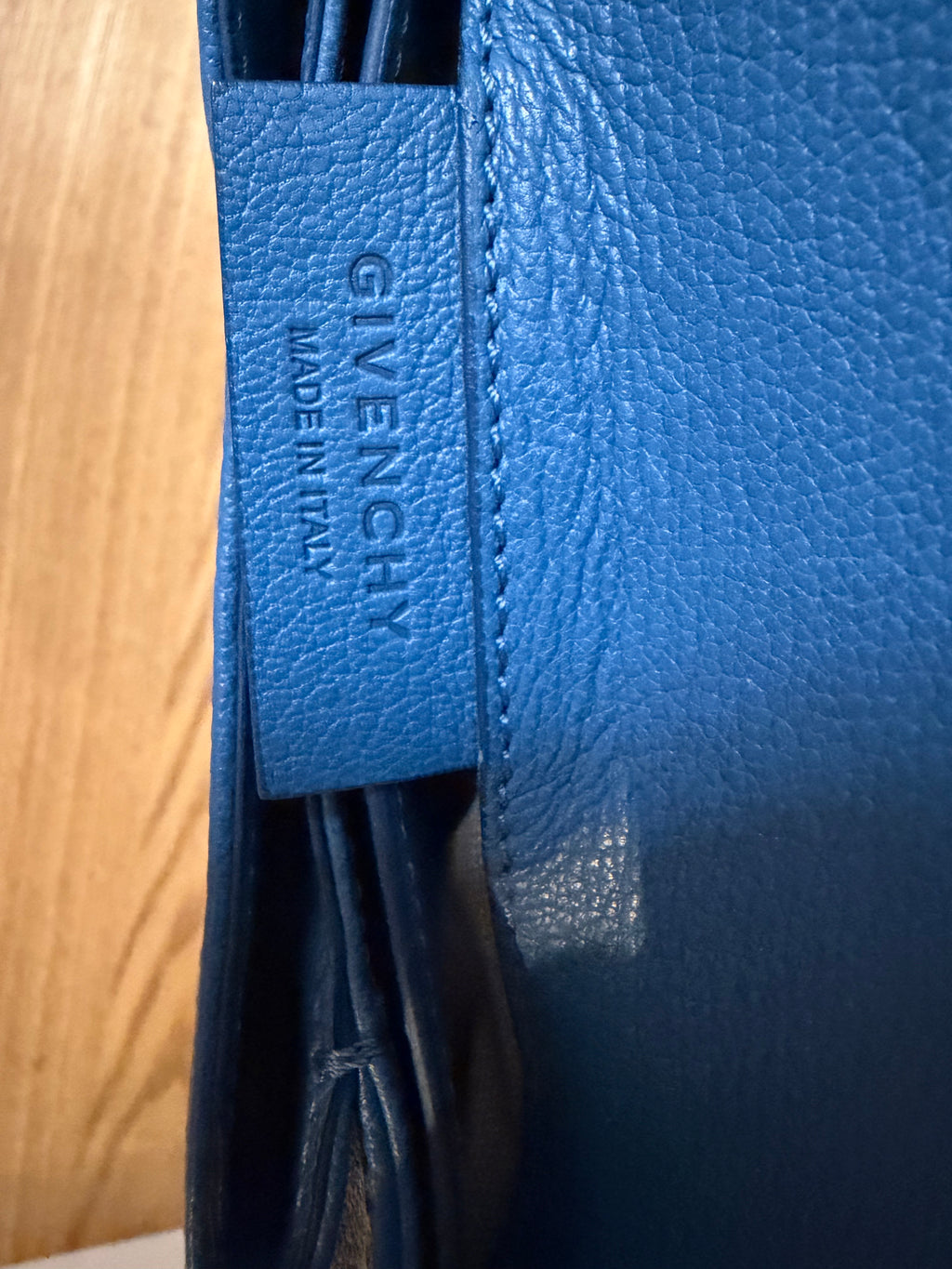 Pochette Givenchy en cuir grainé bleu