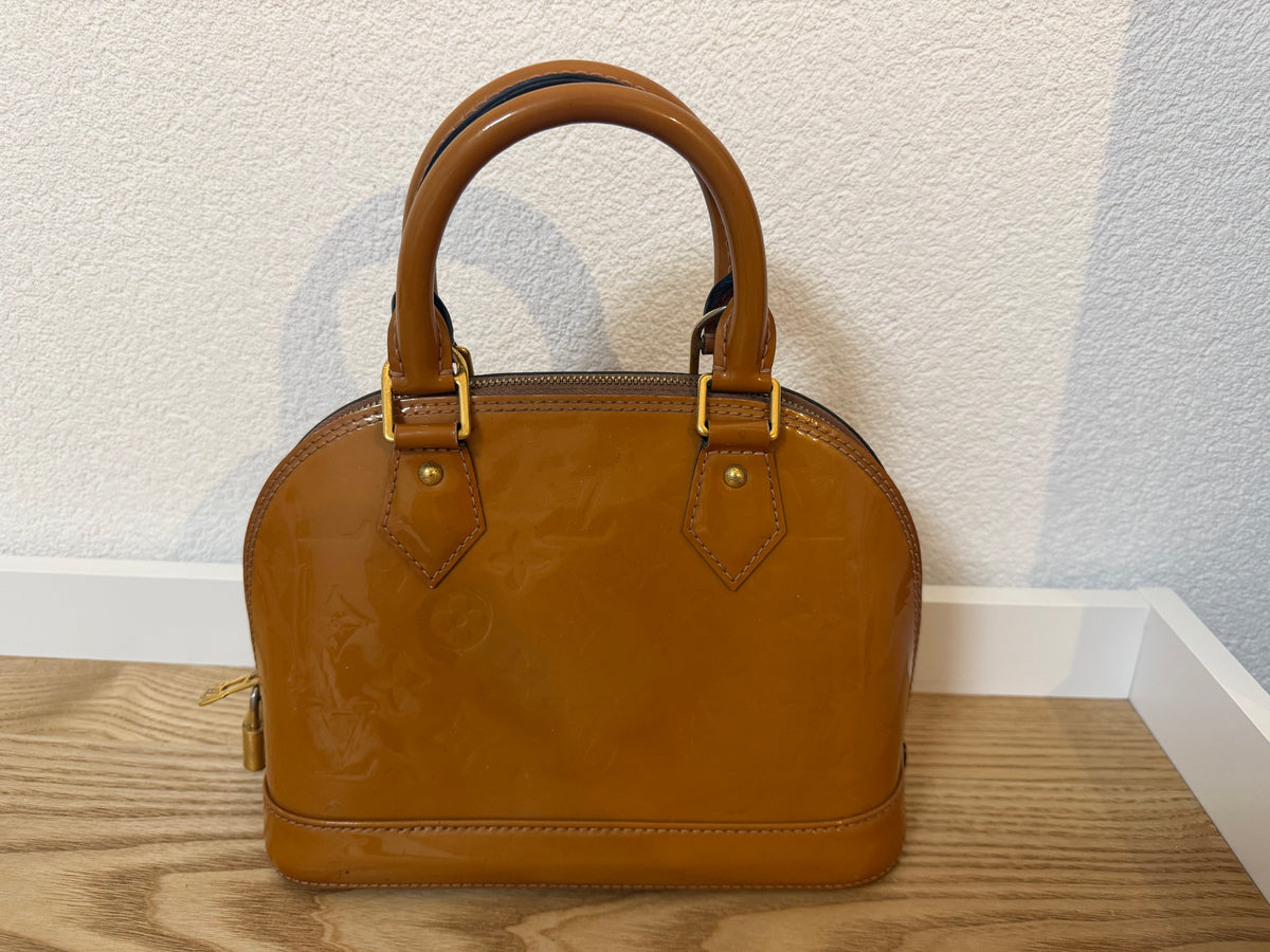 Sac Louis Vuitton Alma BB en cuir verni Monogram